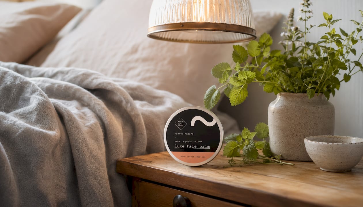 What is a sleeping face balm? Your night hydration guide