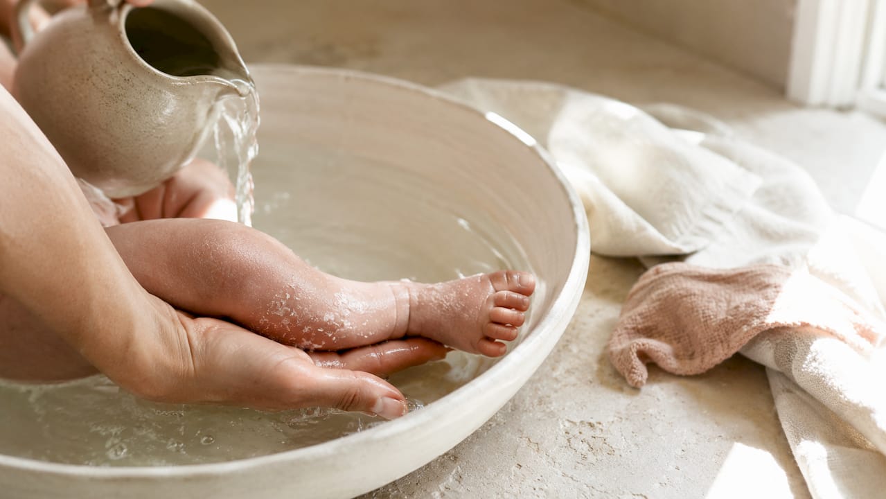 Avoid vegetable oils for newborn dry skin, NHS aligned tallow advice